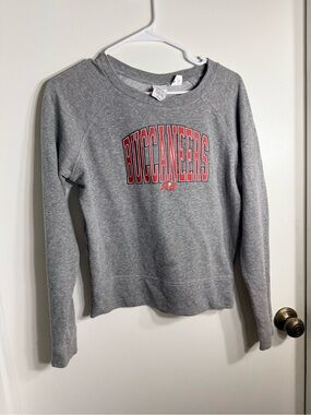 Gray Buccaneers Graphic Crewneck Sweatshirt